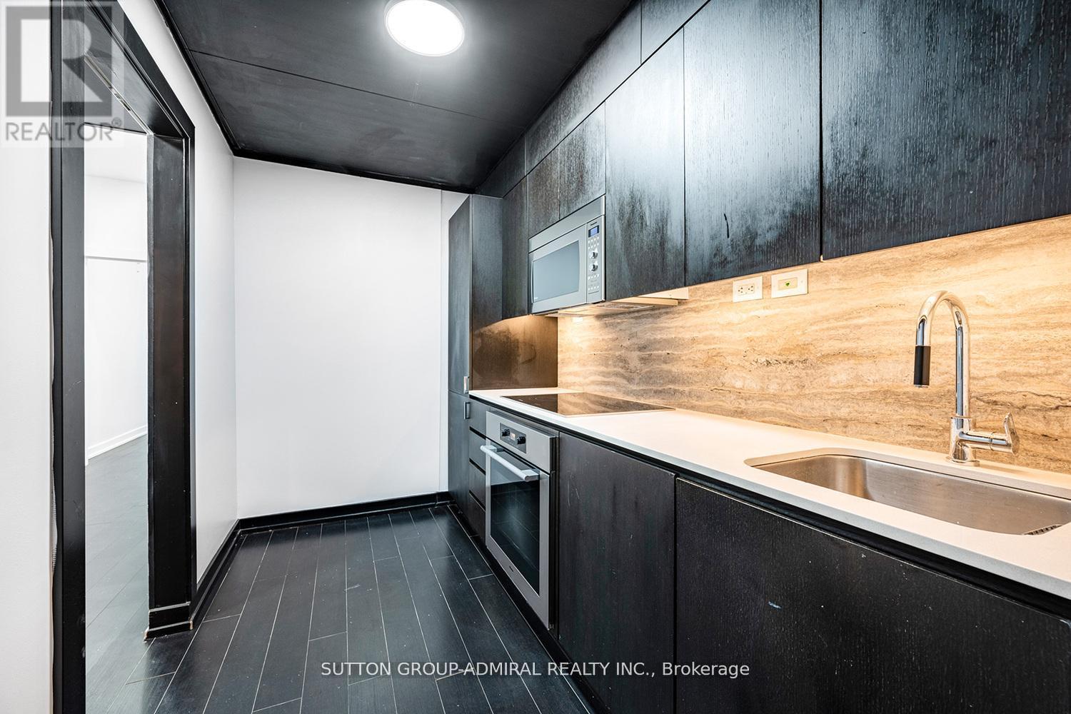 G20 - 18 Capreol Court, Toronto, Ontario  M5V 4A3 - Photo 7 - C12337367