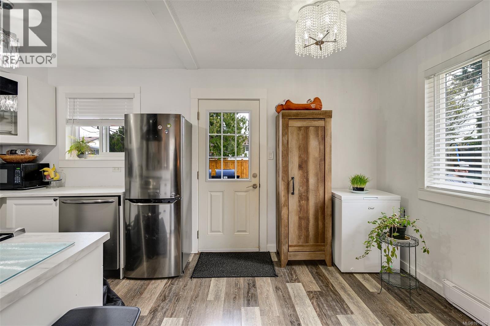 2031/2033 Melville Dr, Sidney, British Columbia  V8L 2N2 - Photo 10 - 1010802