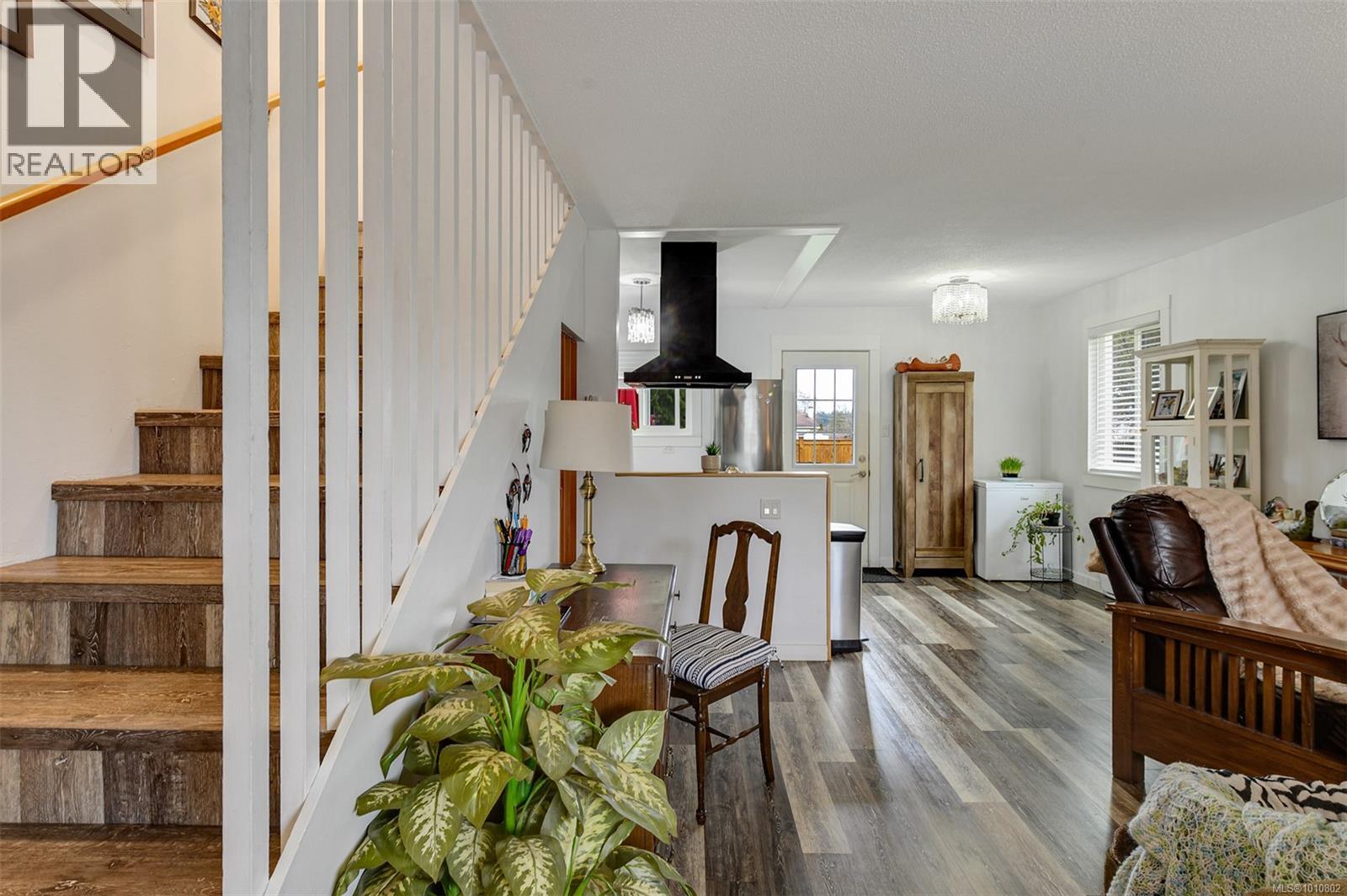 2031/2033 Melville Dr, Sidney, British Columbia  V8L 2N2 - Photo 12 - 1010802