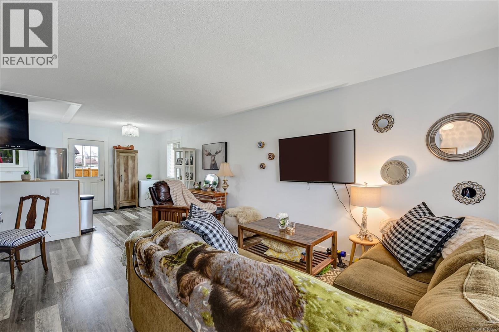 Property at 2031/2033 Melville Dr image 2