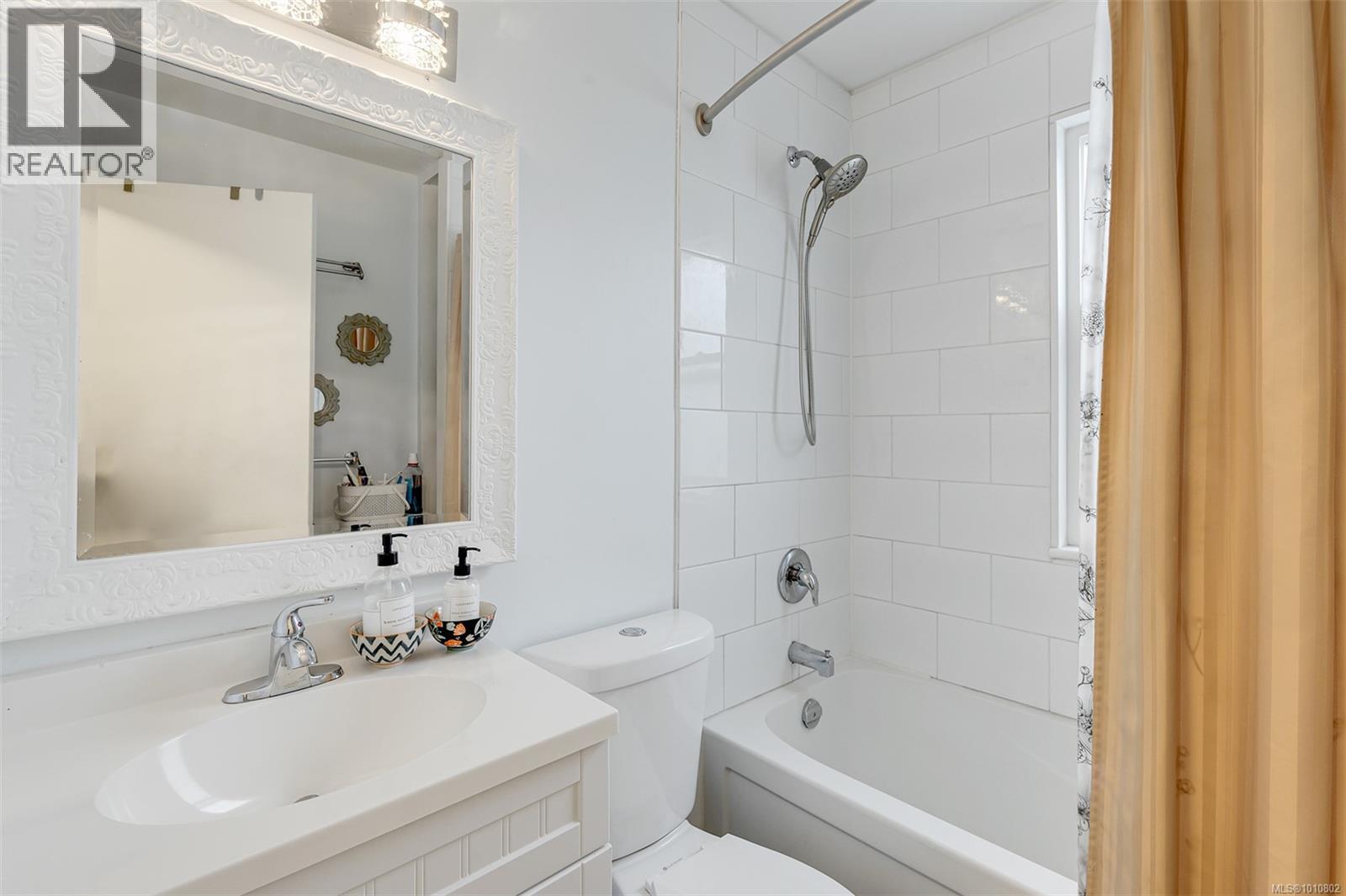 2031/2033 Melville Dr, Sidney, British Columbia  V8L 2N2 - Photo 21 - 1010802