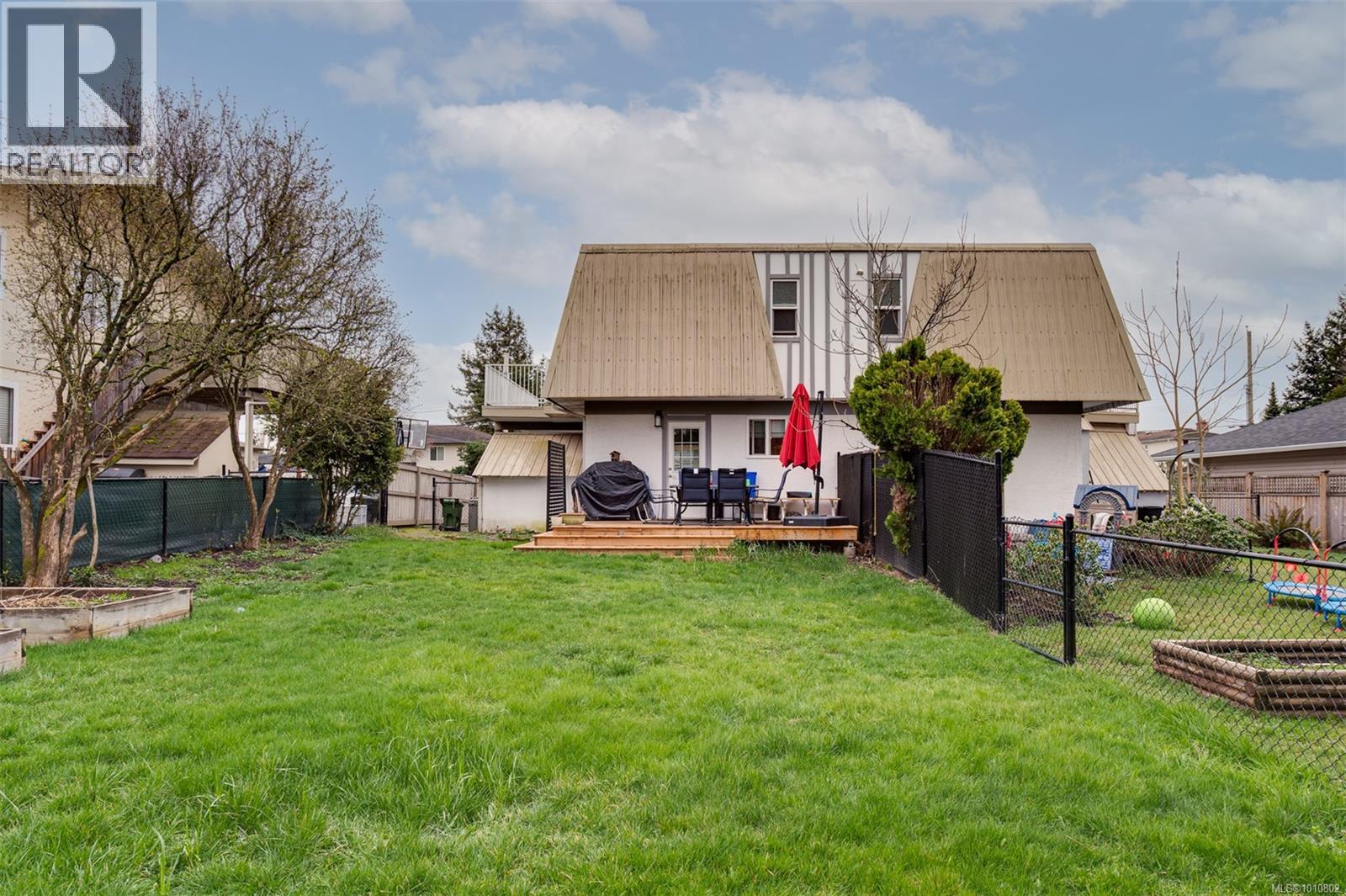 2031/2033 Melville Dr, Sidney, British Columbia  V8L 2N2 - Photo 25 - 1010802