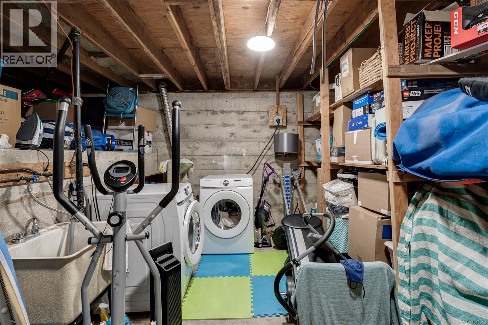 2031/2033 Melville Dr, Sidney, British Columbia  V8L 2N2 - Photo 28 - 1010802