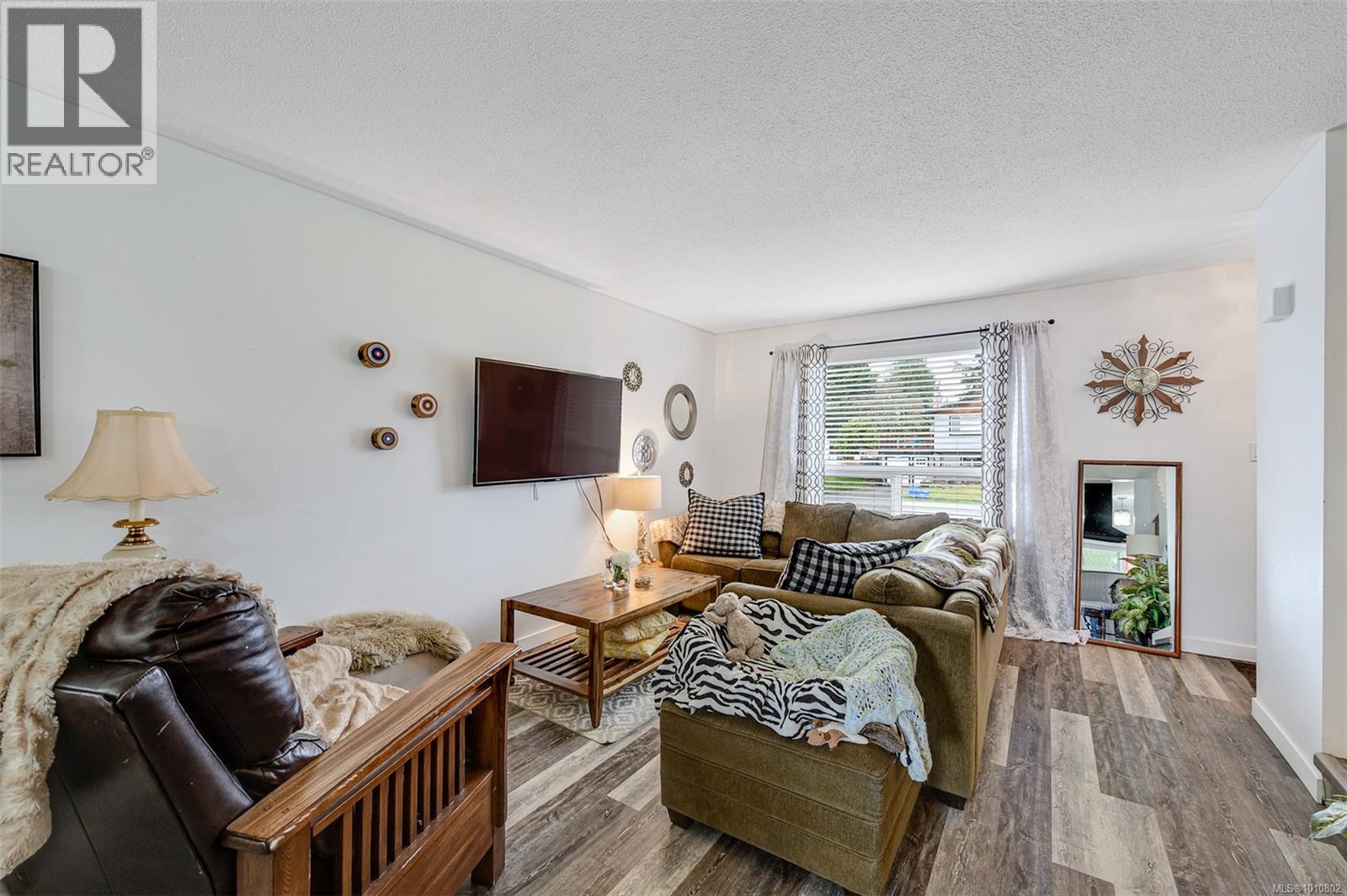Property at 2031/2033 Melville Dr image 3