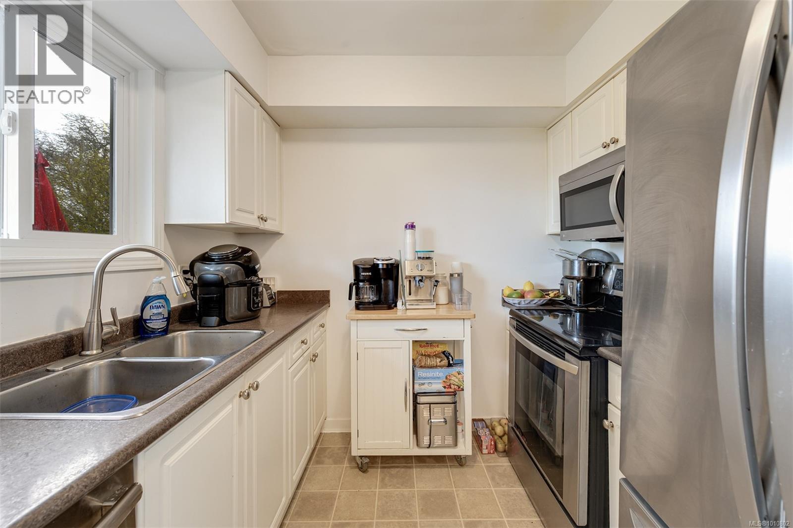 2031/2033 Melville Dr, Sidney, British Columbia  V8L 2N2 - Photo 34 - 1010802