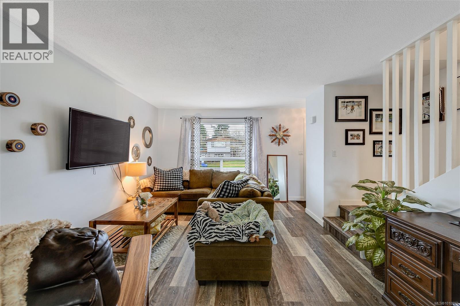 Property at 2031/2033 Melville Dr image 4