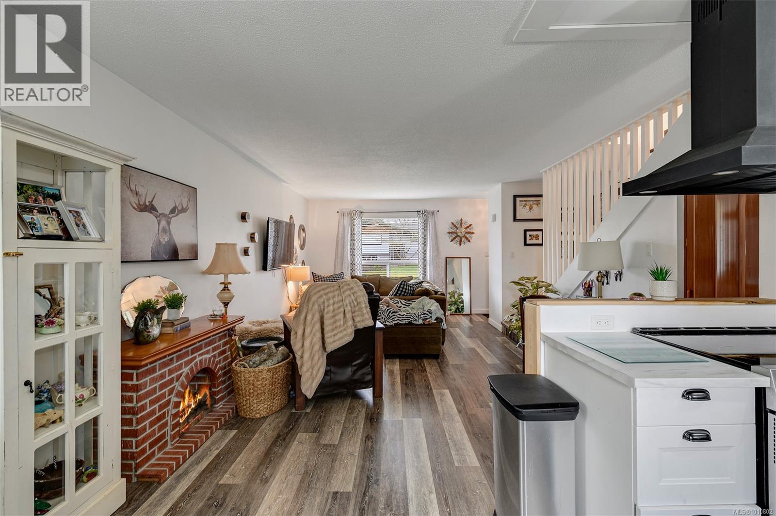 2031/2033 Melville Dr, Sidney, British Columbia  V8L 2N2 - Photo 9 - 1010802