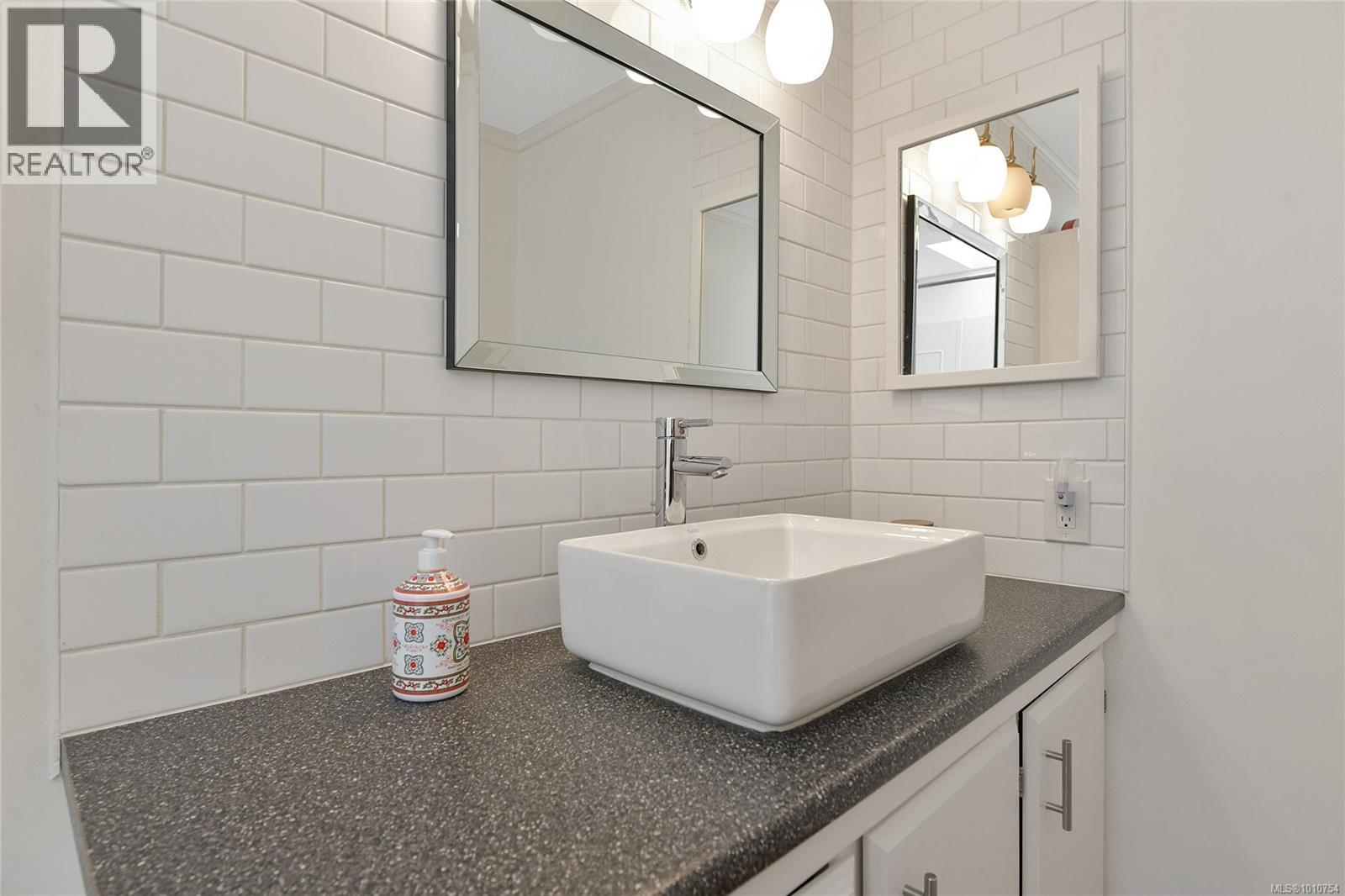 51 1555 Middle Rd, View Royal, British Columbia  V9A 7A6 - Photo 18 - 1010754