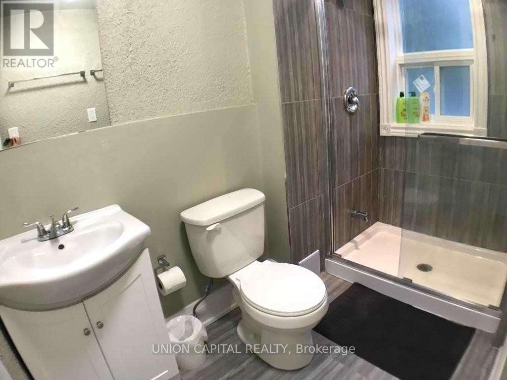 58 Centre Avenue, Toronto, Ontario  M5G 1R5 - Photo 9 - C12337391