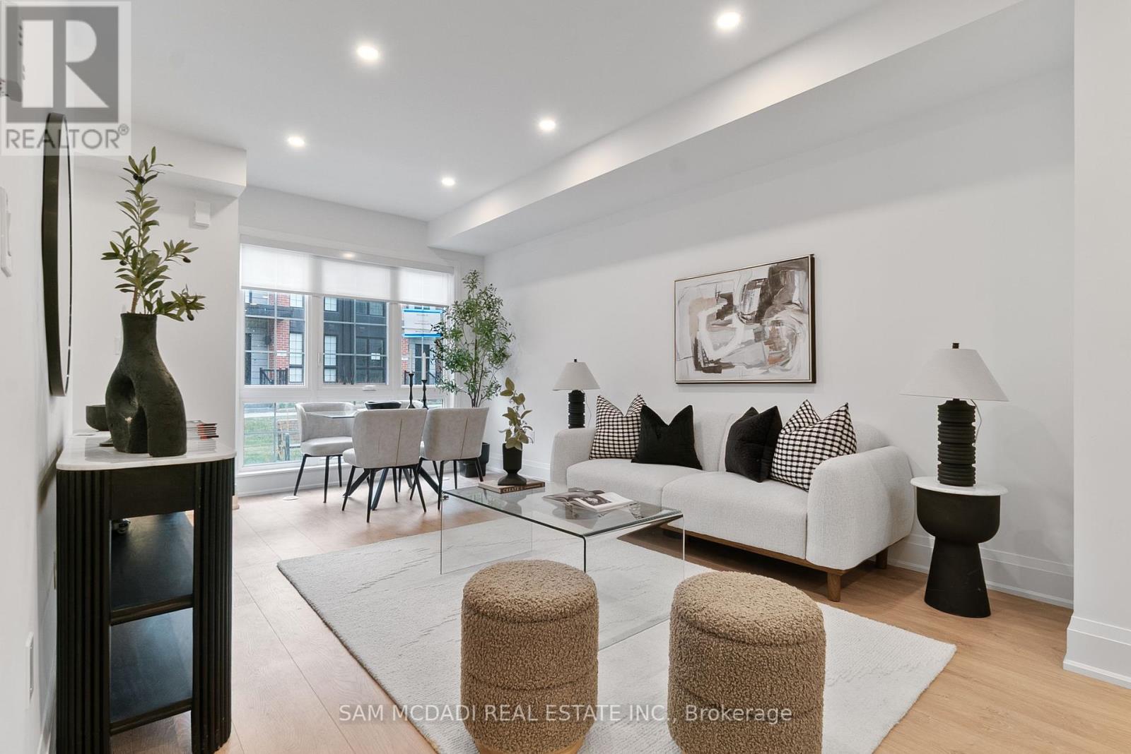 Property at 33 BURLEIGH MEWS image 4