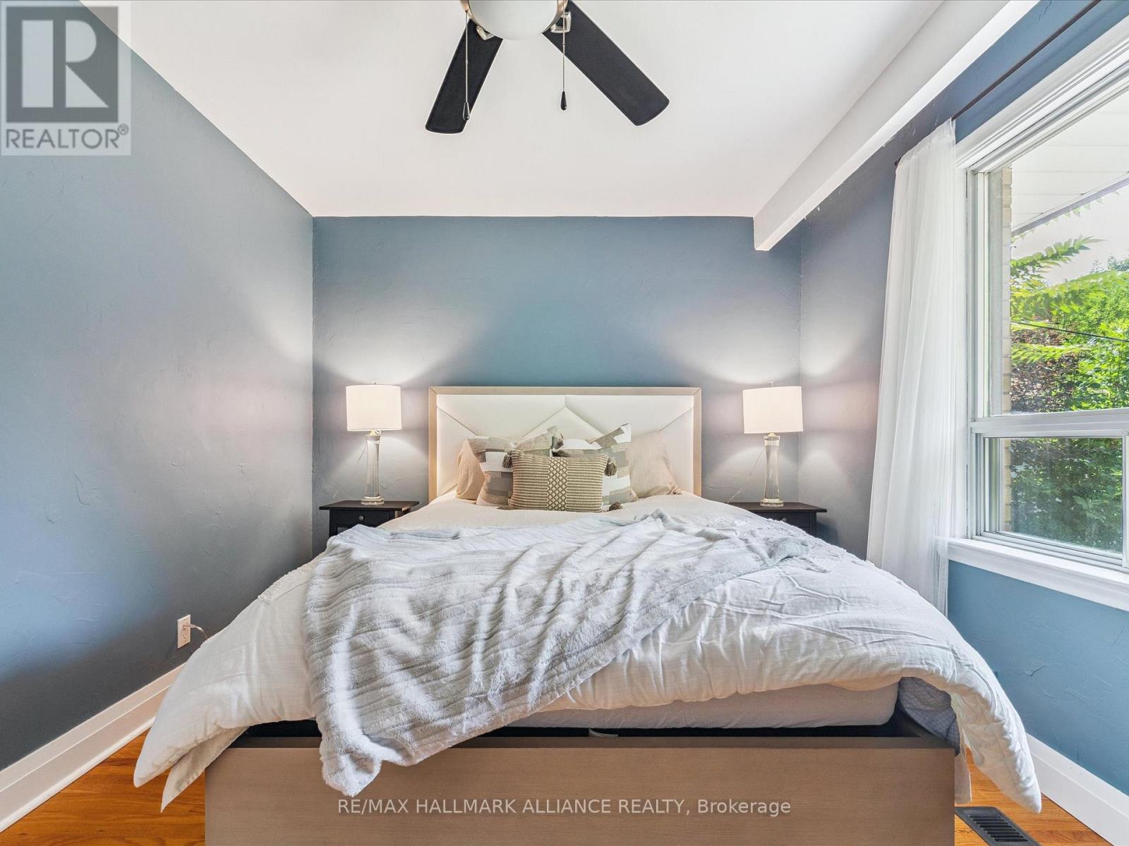 300 Burton Road, Oakville, Ontario  L6K 2K8 - Photo 19 - W12336219