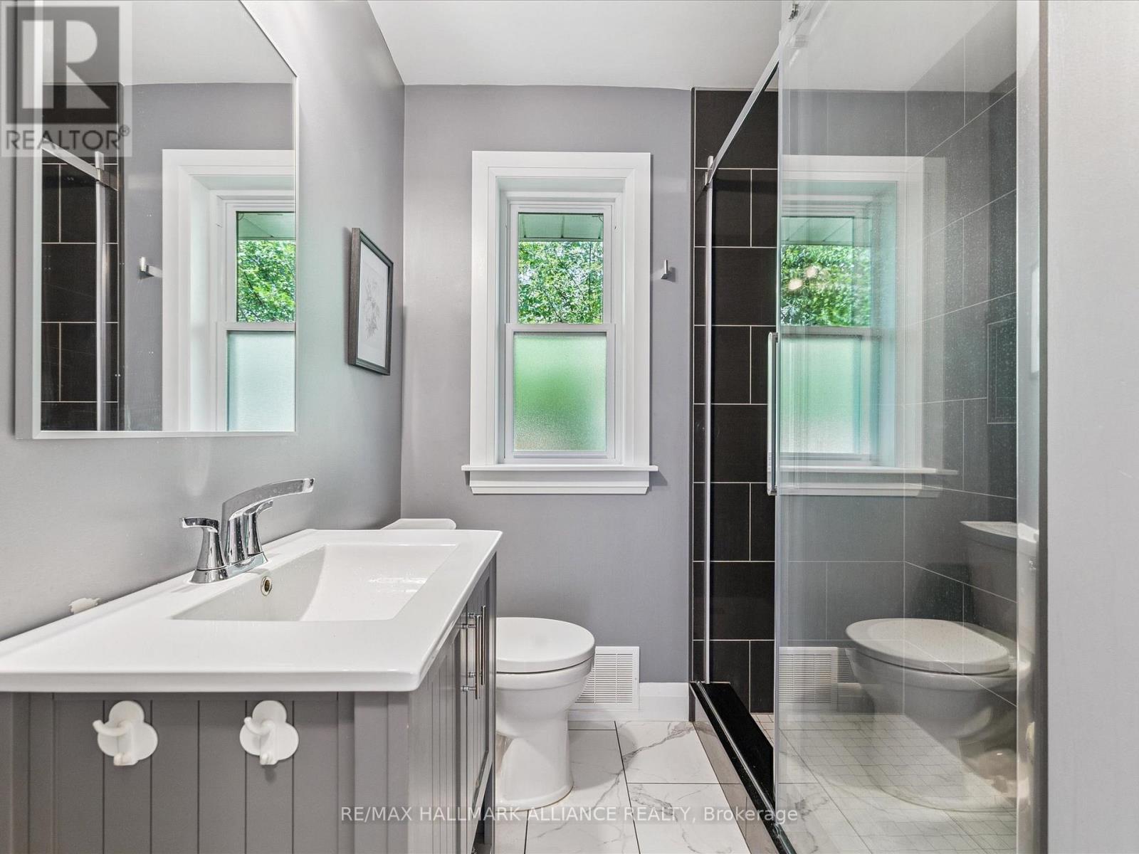300 Burton Road, Oakville, Ontario  L6K 2K8 - Photo 21 - W12336219