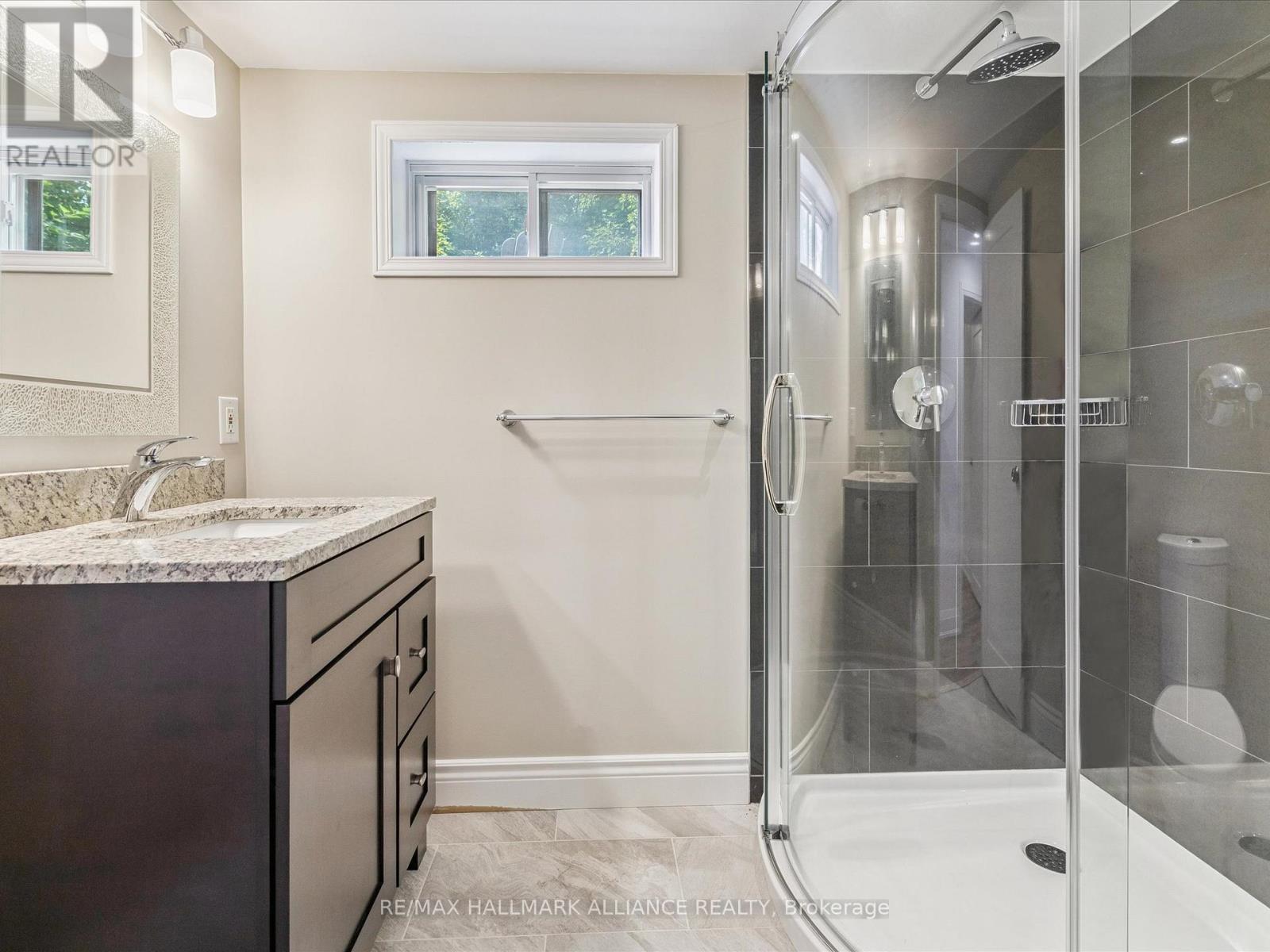 300 Burton Road, Oakville, Ontario  L6K 2K8 - Photo 33 - W12336219