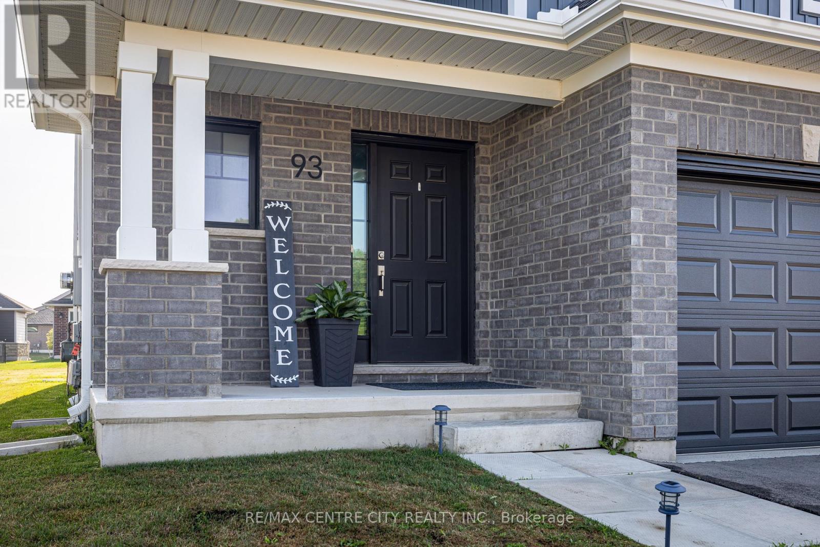 93 Benjamin Parkway, St. Thomas, Ontario  N5R 0M4 - Photo 3 - X12337544