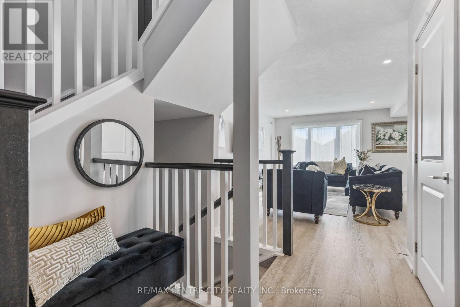 93 Benjamin Parkway, St. Thomas, Ontario  N5R 0M4 - Photo 7 - X12337544