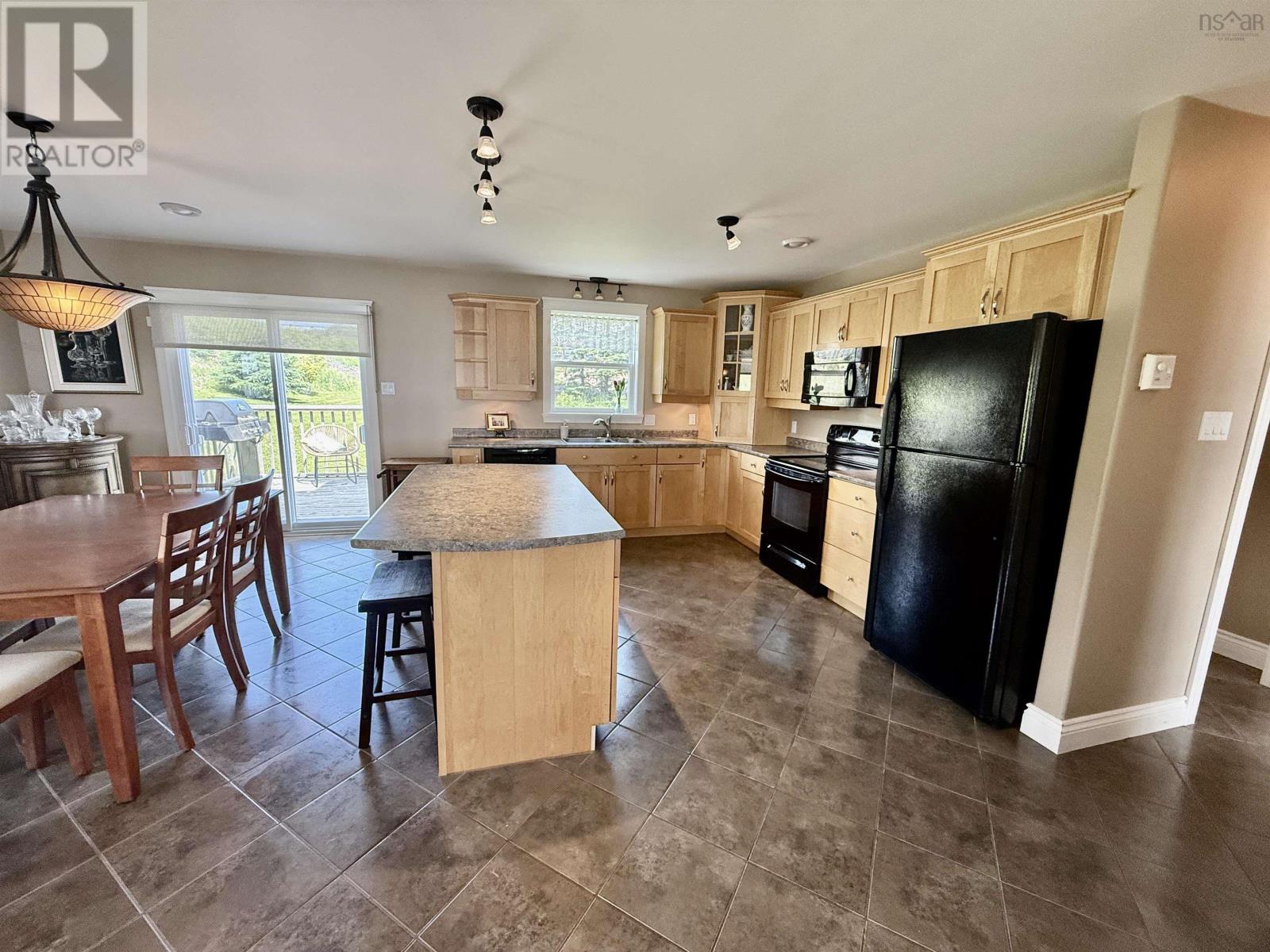583 Veterans Memorial Drive, Arichat, Nova Scotia  B0E 1A0 - Photo 10 - 202516865