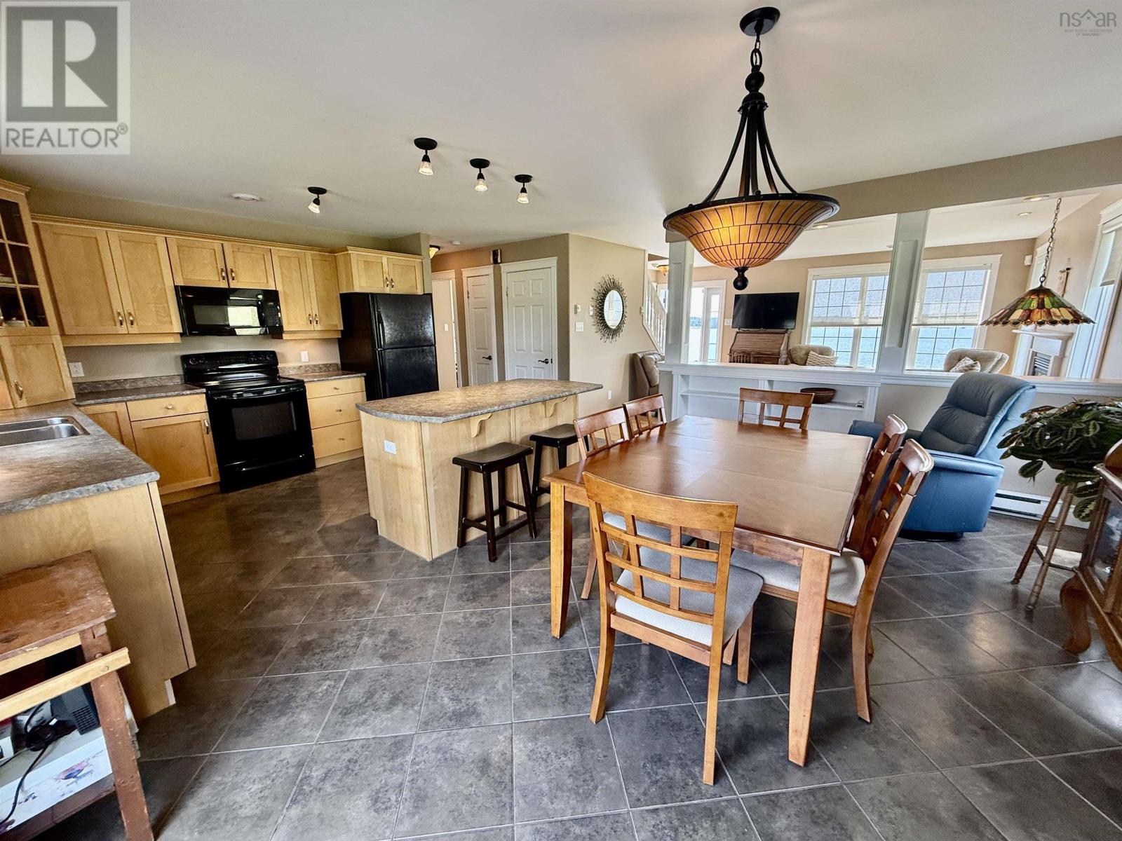 583 Veterans Memorial Drive, Arichat, Nova Scotia  B0E 1A0 - Photo 12 - 202516865