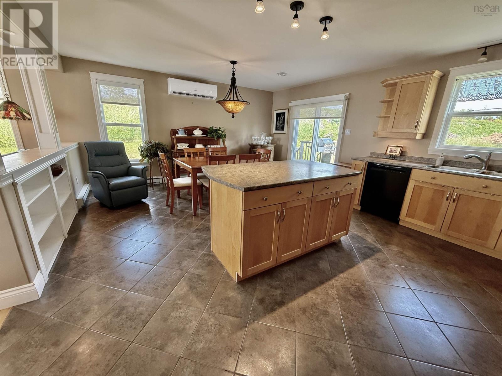 583 Veterans Memorial Drive, Arichat, Nova Scotia  B0E 1A0 - Photo 11 - 202516865