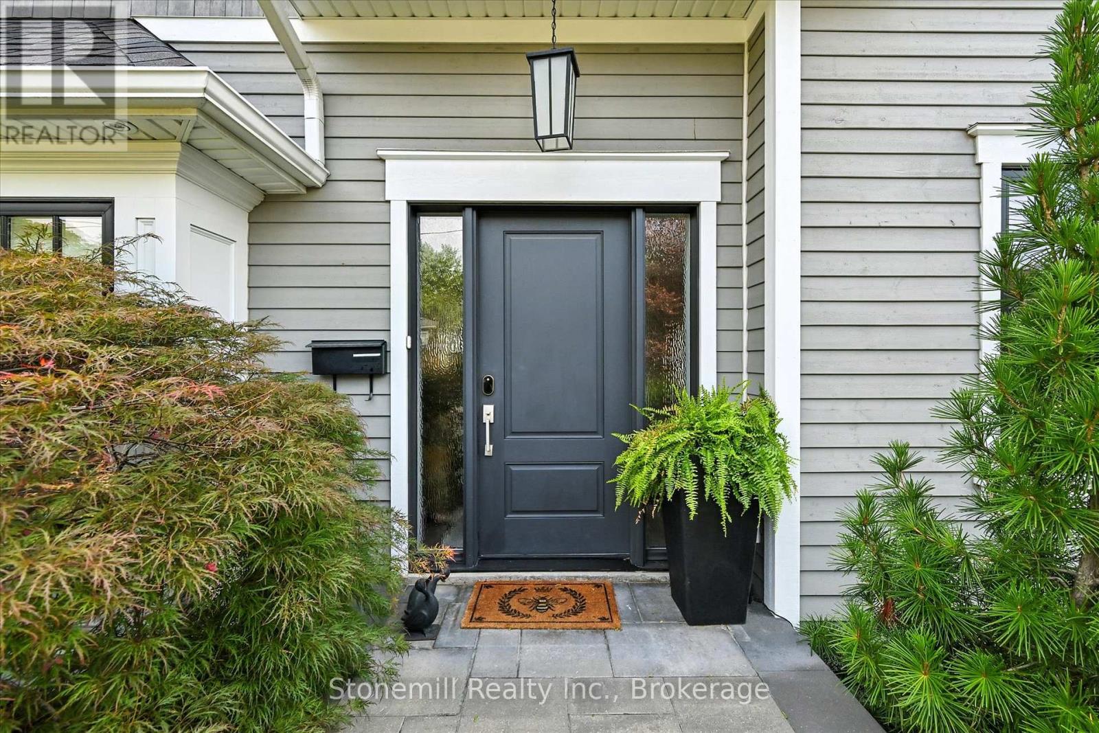 Property at 735 GEORGE STREET image 2