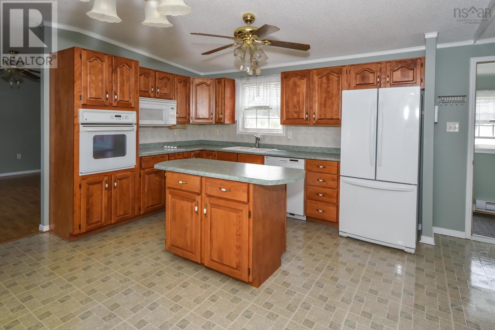 88 Haven Drive, Lahave Heights, Bridgewater, Nova Scotia  B4V 4C4 - Photo 3 - 202520099