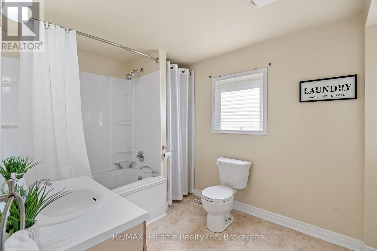 42 West William Street, Huron East, Ontario  N0K 1W0 - Photo 14 - X12337580