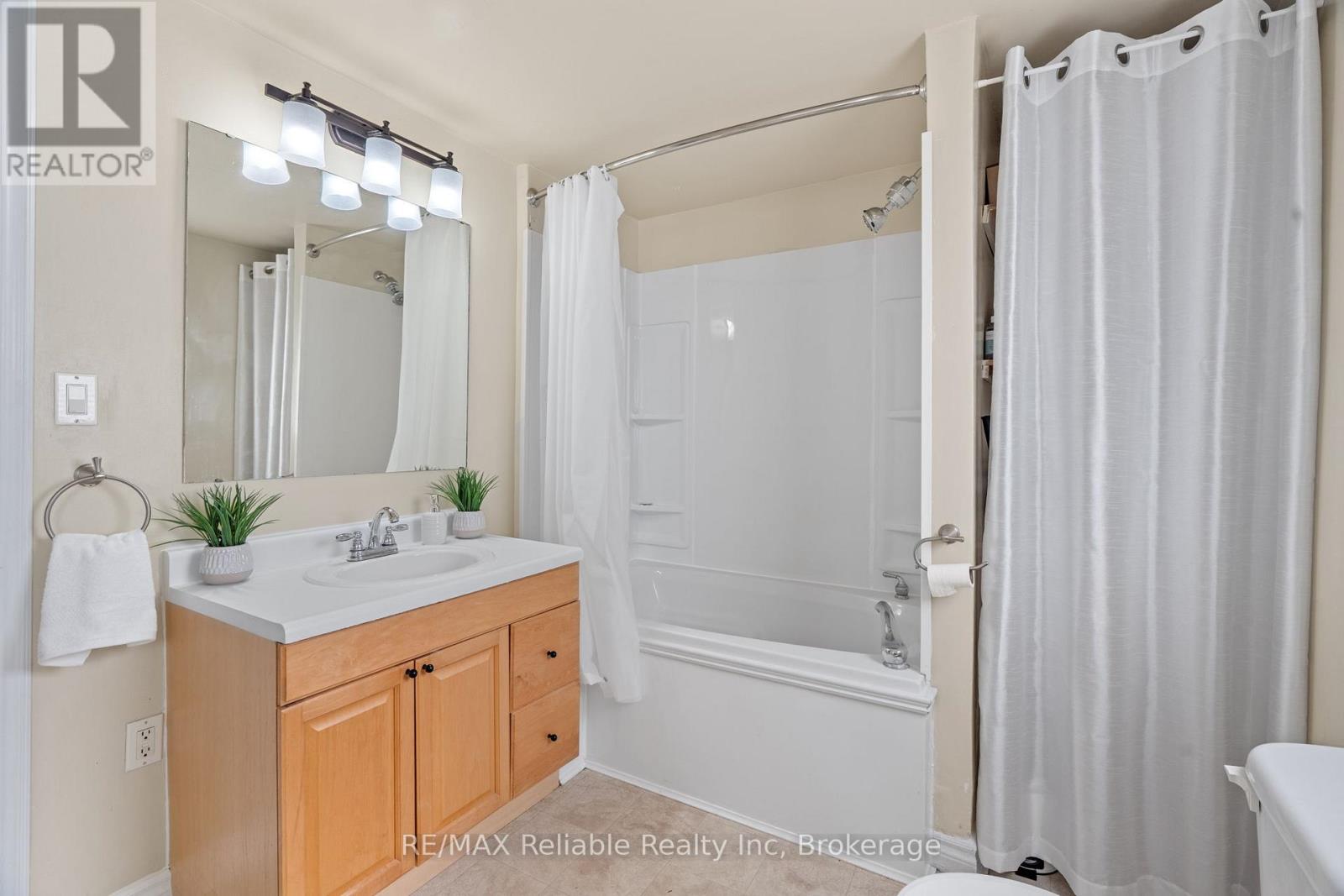 42 West William Street, Huron East, Ontario  N0K 1W0 - Photo 15 - X12337580
