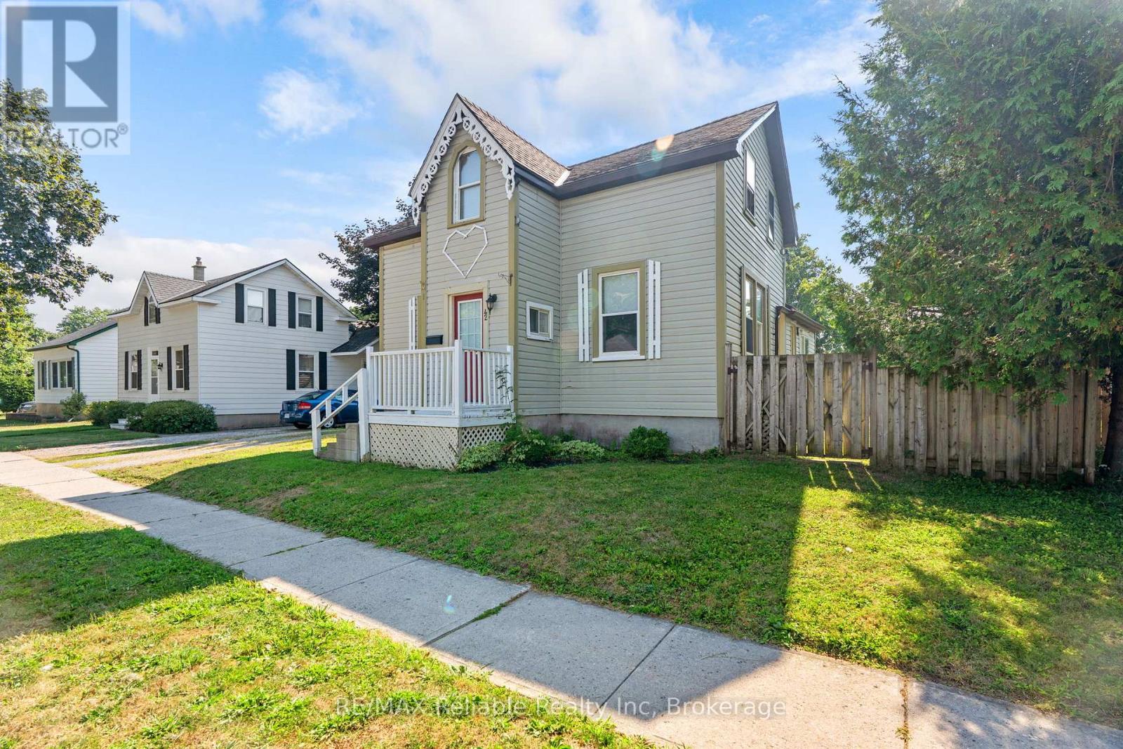 42 West William Street, Huron East, Ontario  N0K 1W0 - Photo 3 - X12337580