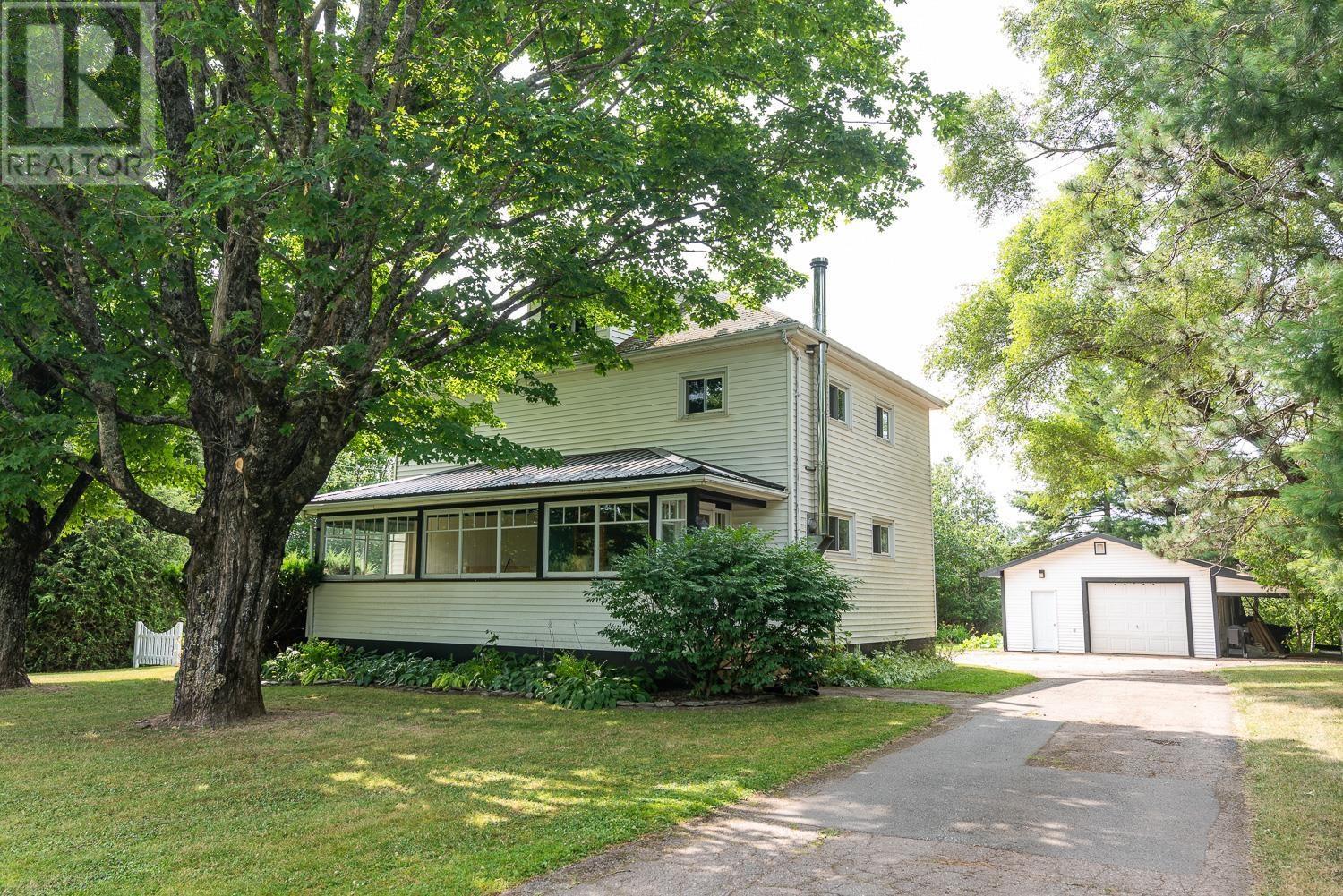 538 Highway 2, Brookfield, Nova Scotia  B0N 1C0 - Photo 1 - 202520262