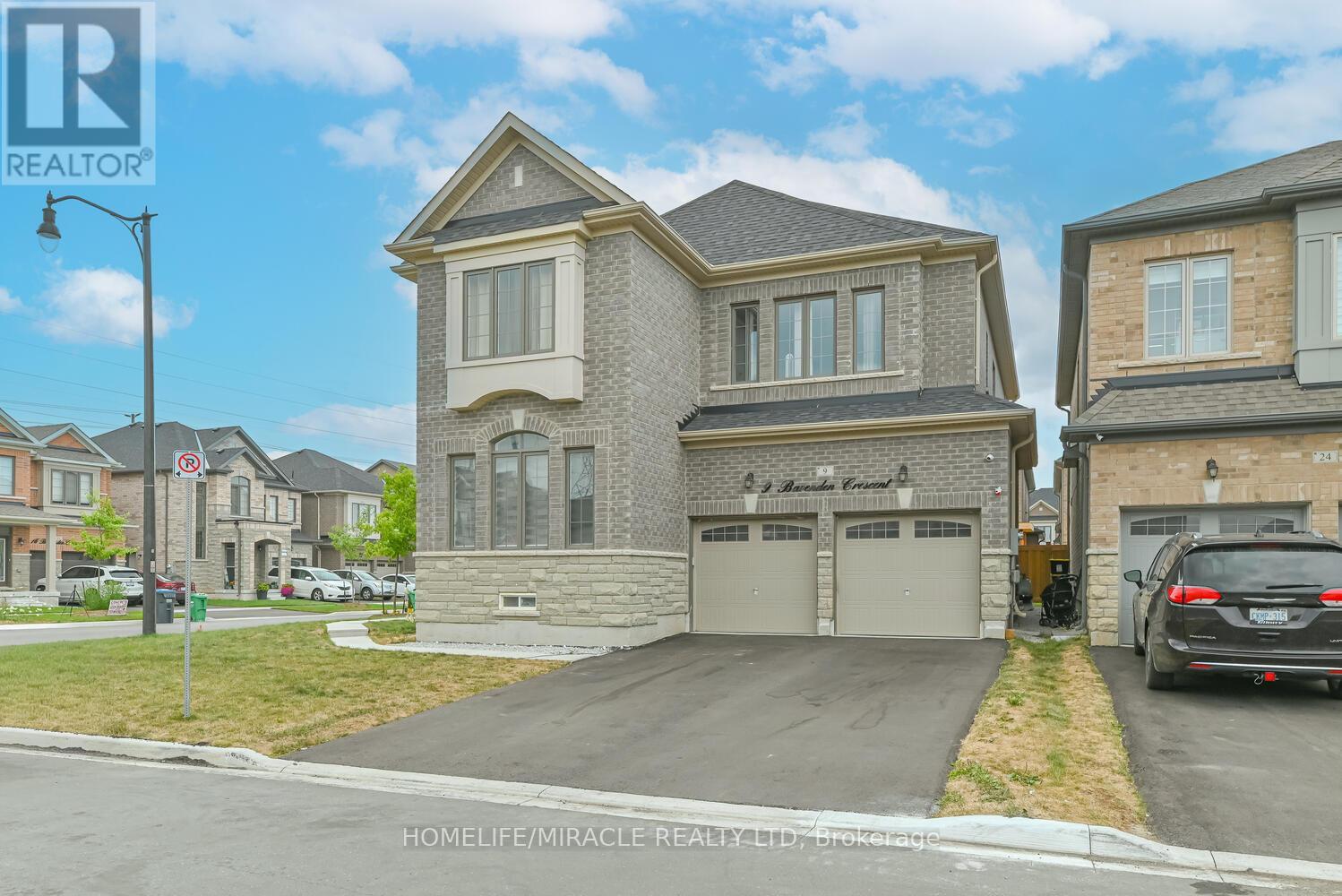 9 Bavenden Crescent, Brampton, Ontario  L6X 0J8 - Photo 4 - W12337444