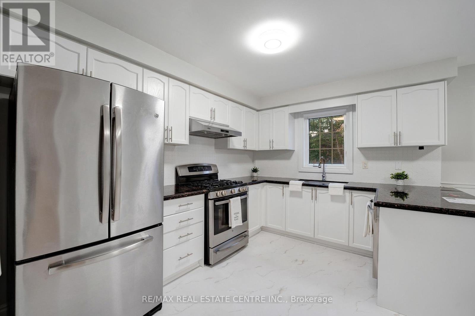 9 Amethyst Circle S, Brampton, Ontario  L6P 0Z7 - Photo 11 - W12334931