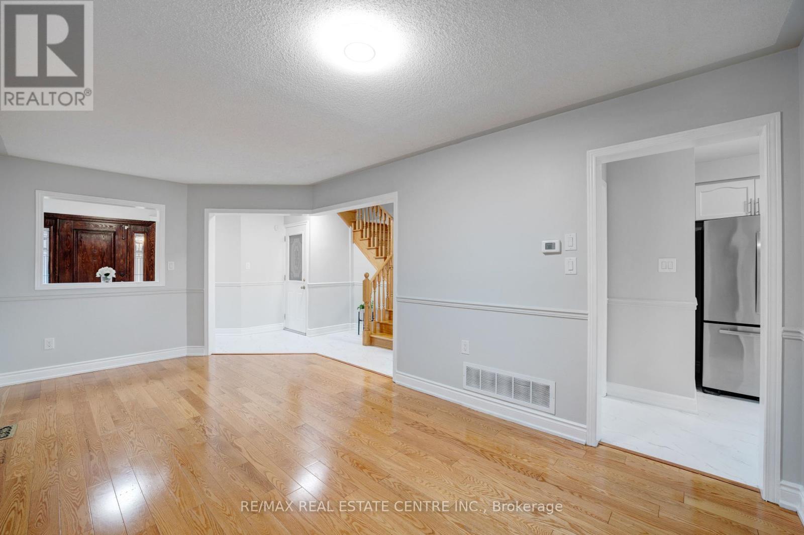 9 Amethyst Circle S, Brampton, Ontario  L6P 0Z7 - Photo 8 - W12334931