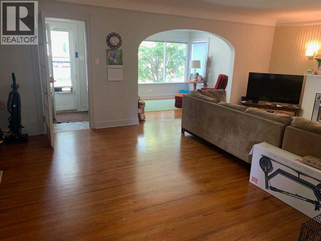 Property at 1266 4 Avenue S image 3