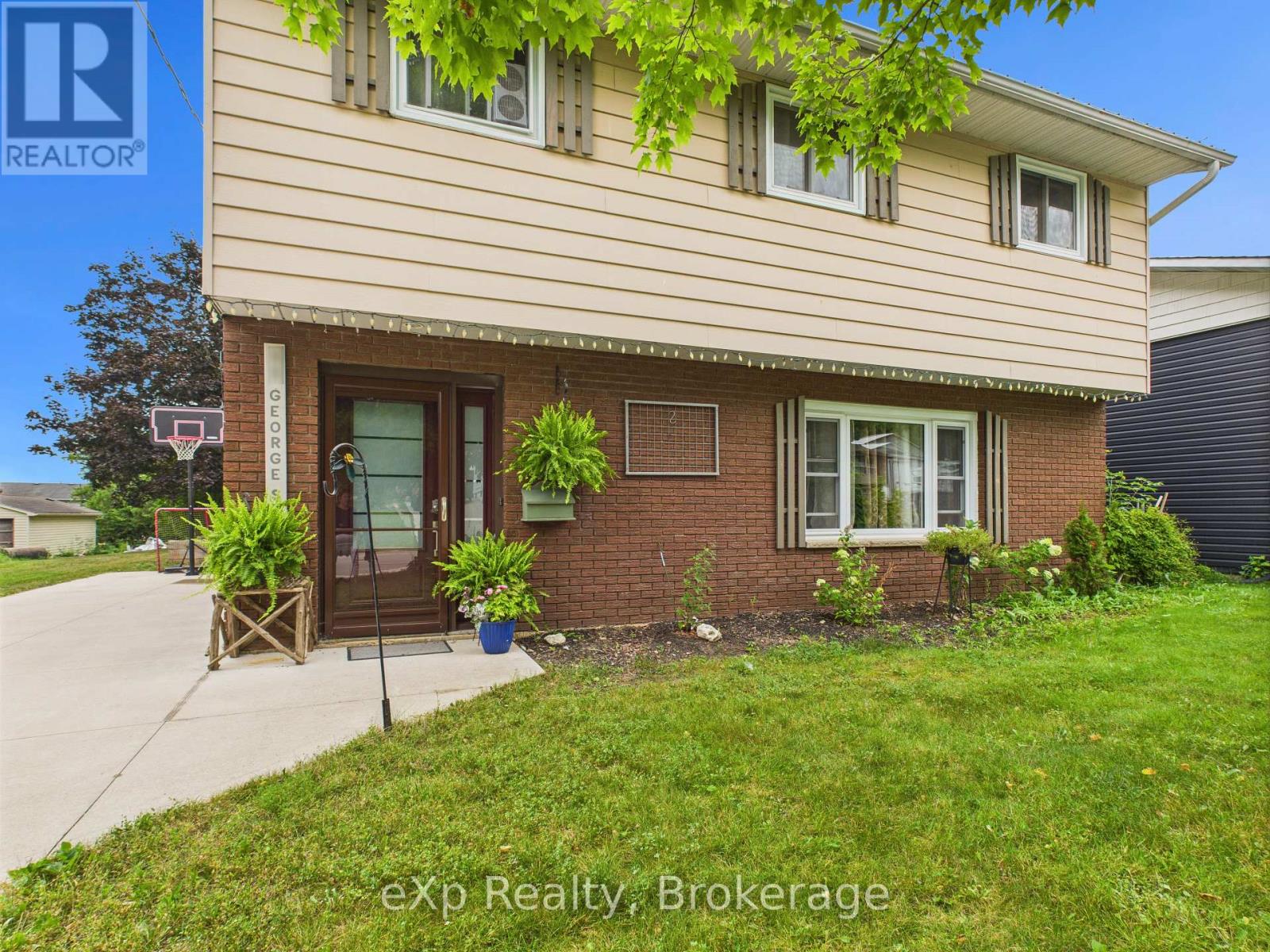 11 George Street, Brockton, Ontario  N0G 2V0 - Photo 2 - X12277444