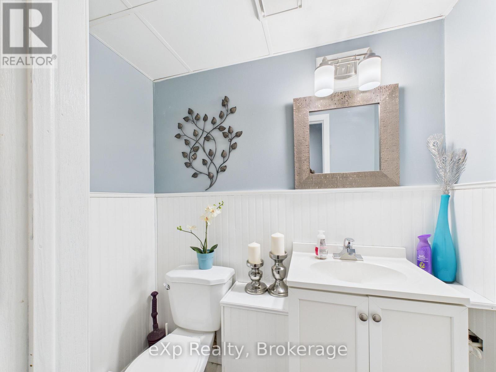 11 George Street, Brockton, Ontario  N0G 2V0 - Photo 9 - X12277444