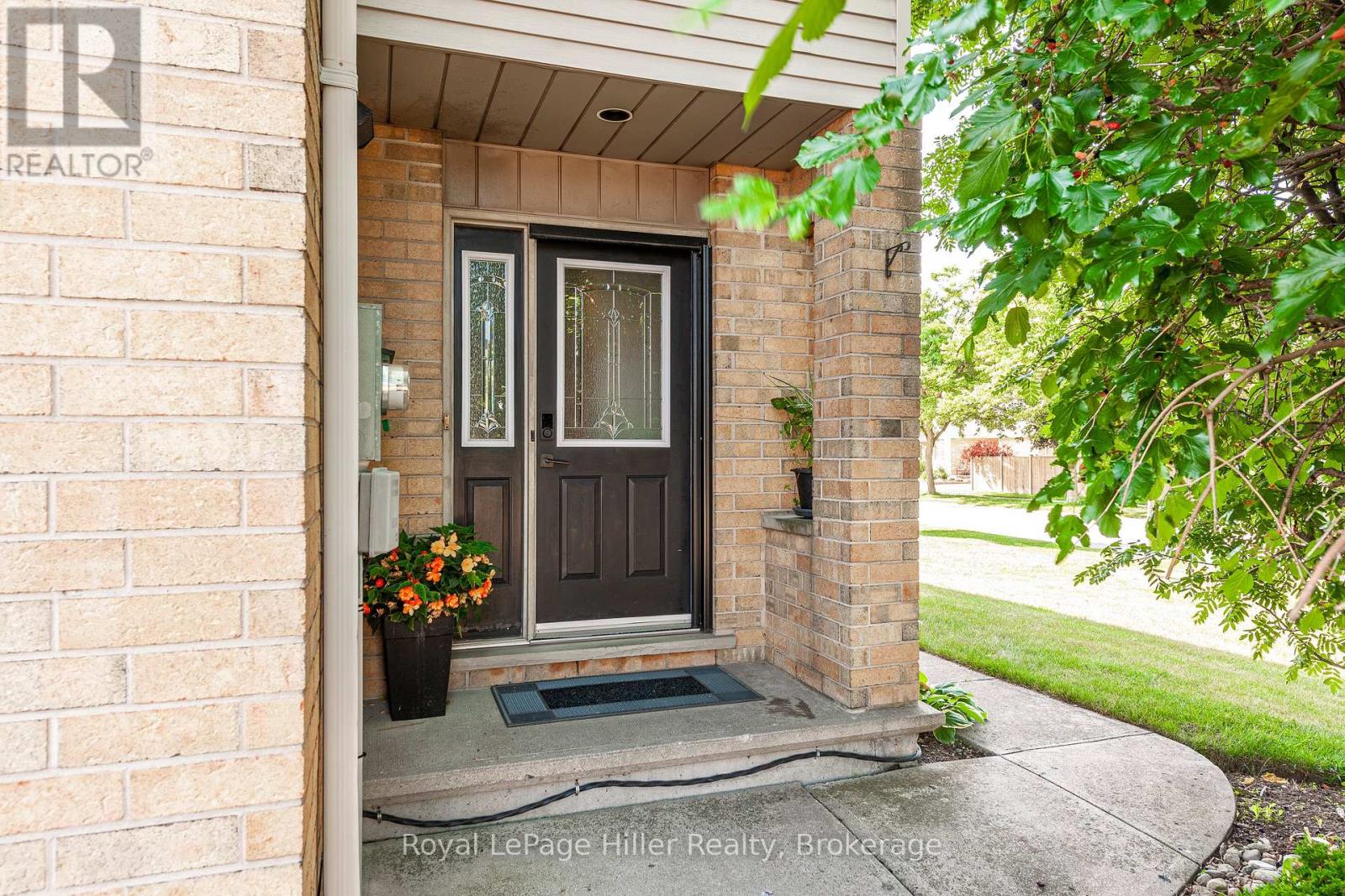 421 Greenwood Drive, Stratford, Ontario  N5A 7S7 - Photo 2 - X12260100