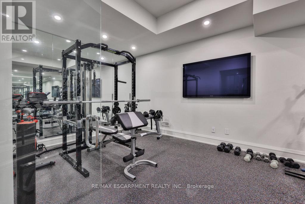 1293 Woodland Avenue, Mississauga, Ontario  L5G 2Y1 - Photo 31 - W12332834