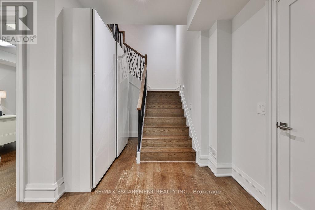 1293 Woodland Avenue, Mississauga, Ontario  L5G 2Y1 - Photo 29 - W12332834