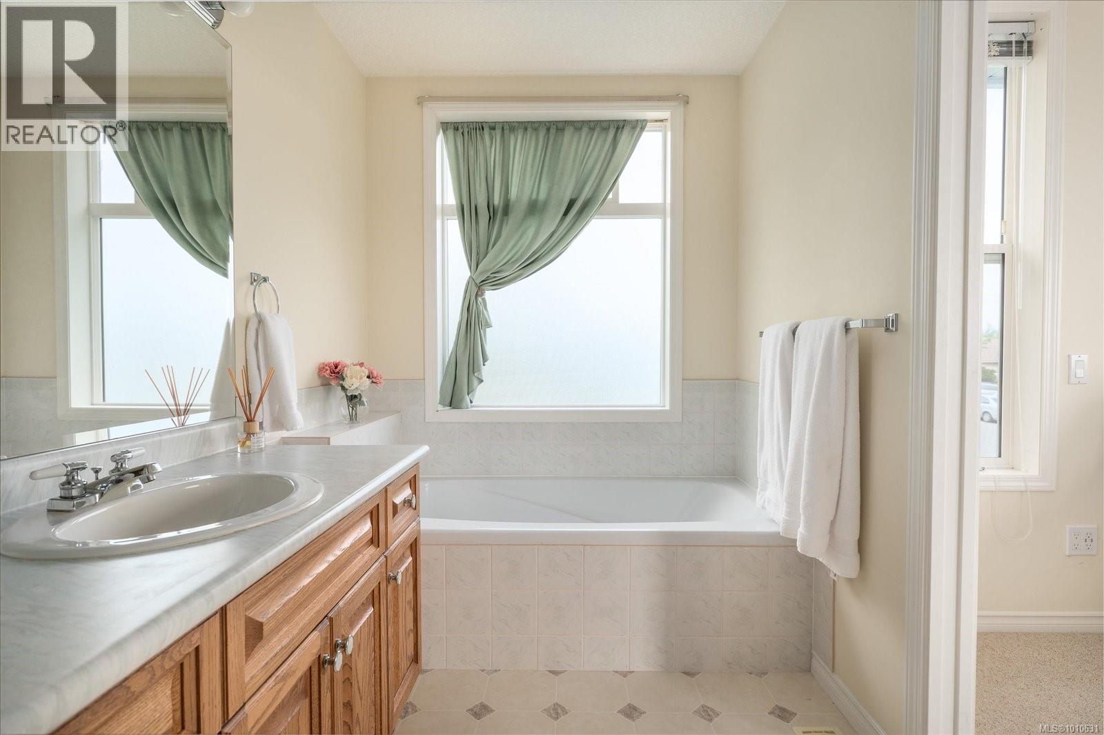 Property at 4072 Eagle View Dr image 3