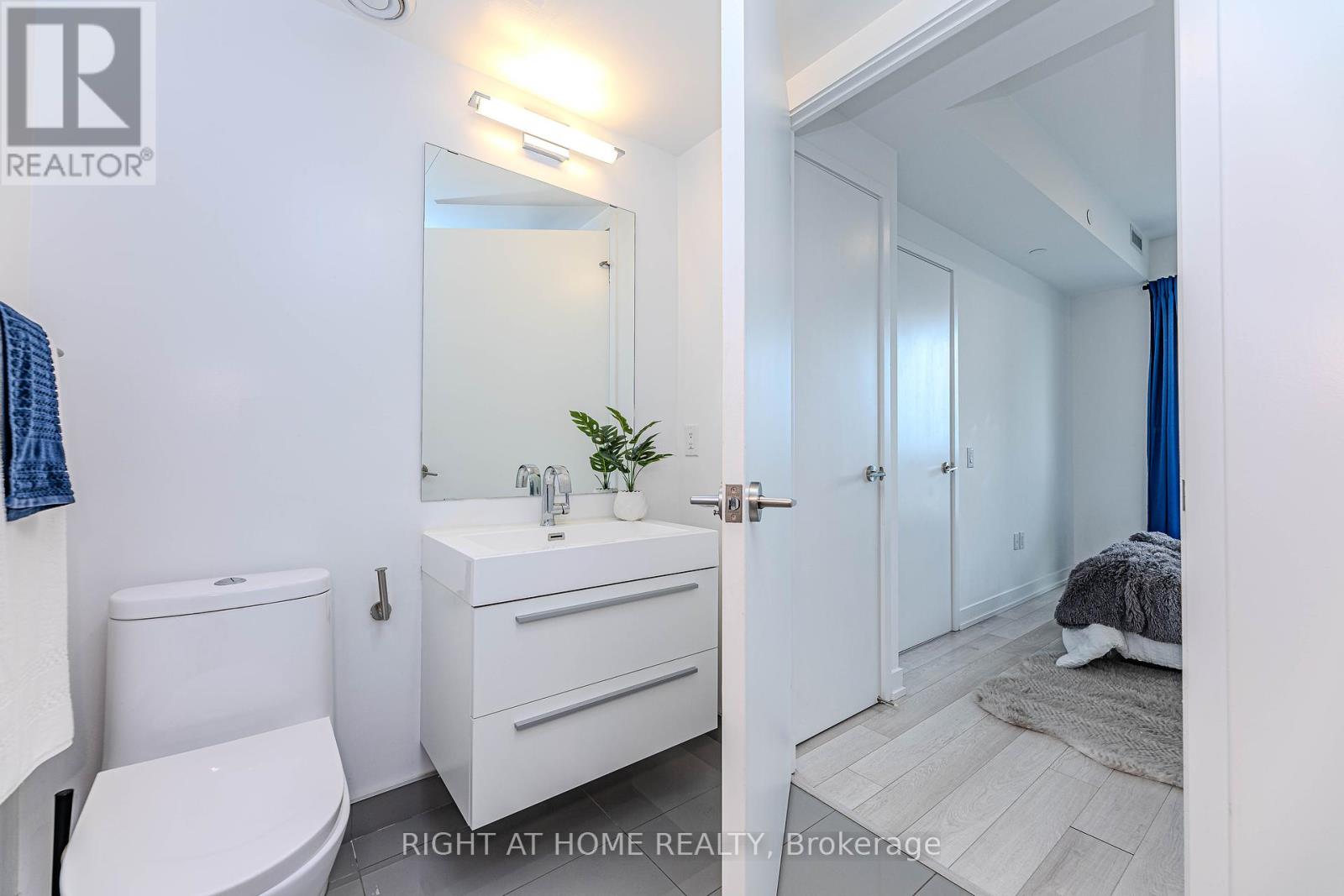 1301 - 39 Roehampton Avenue, Toronto, Ontario  M4P 0G1 - Photo 12 - C12337560