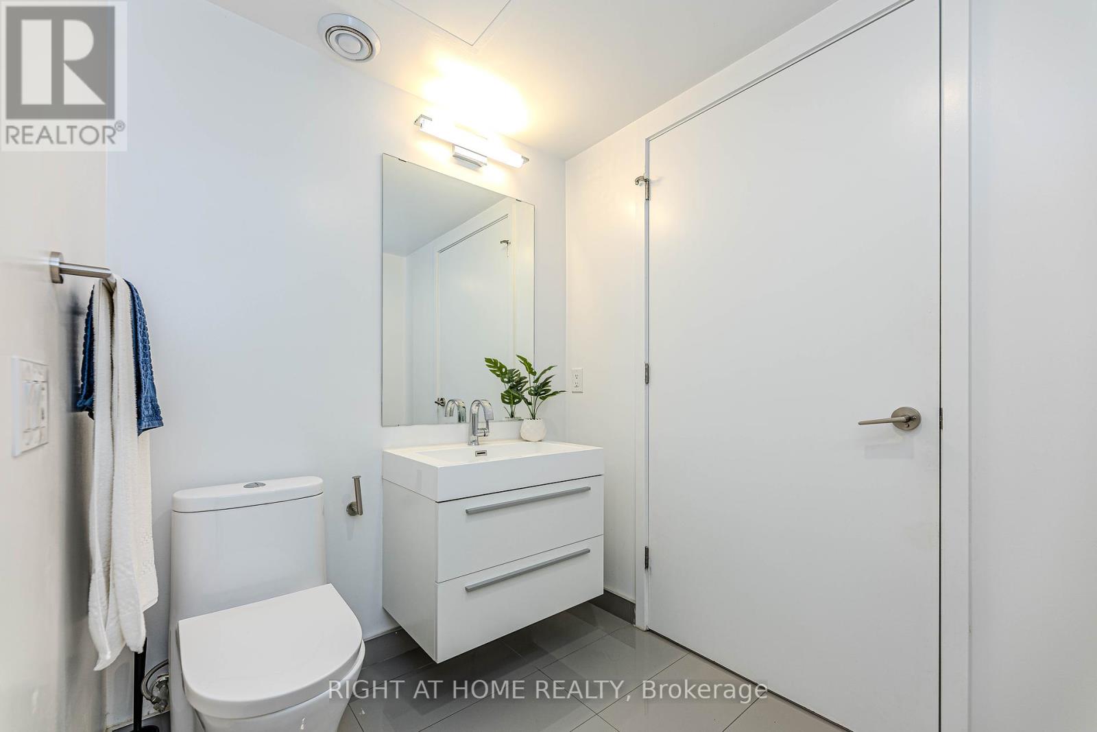 1301 - 39 Roehampton Avenue, Toronto, Ontario  M4P 0G1 - Photo 14 - C12337560