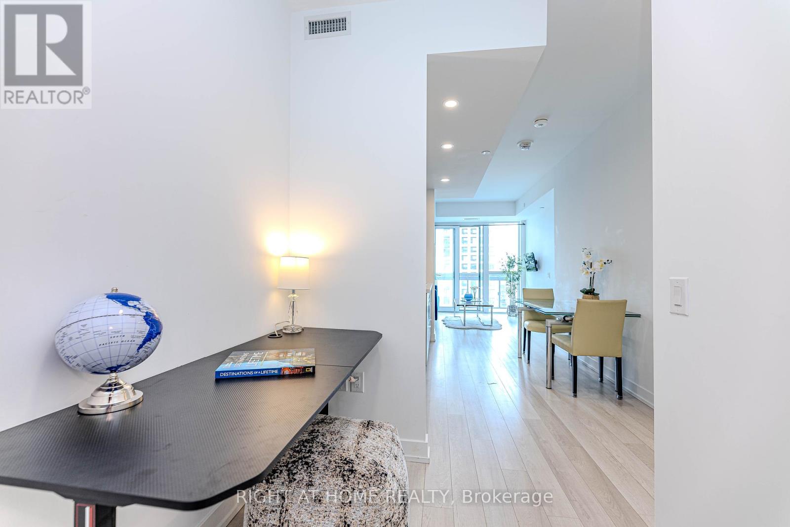 1301 - 39 Roehampton Avenue, Toronto, Ontario  M4P 0G1 - Photo 16 - C12337560