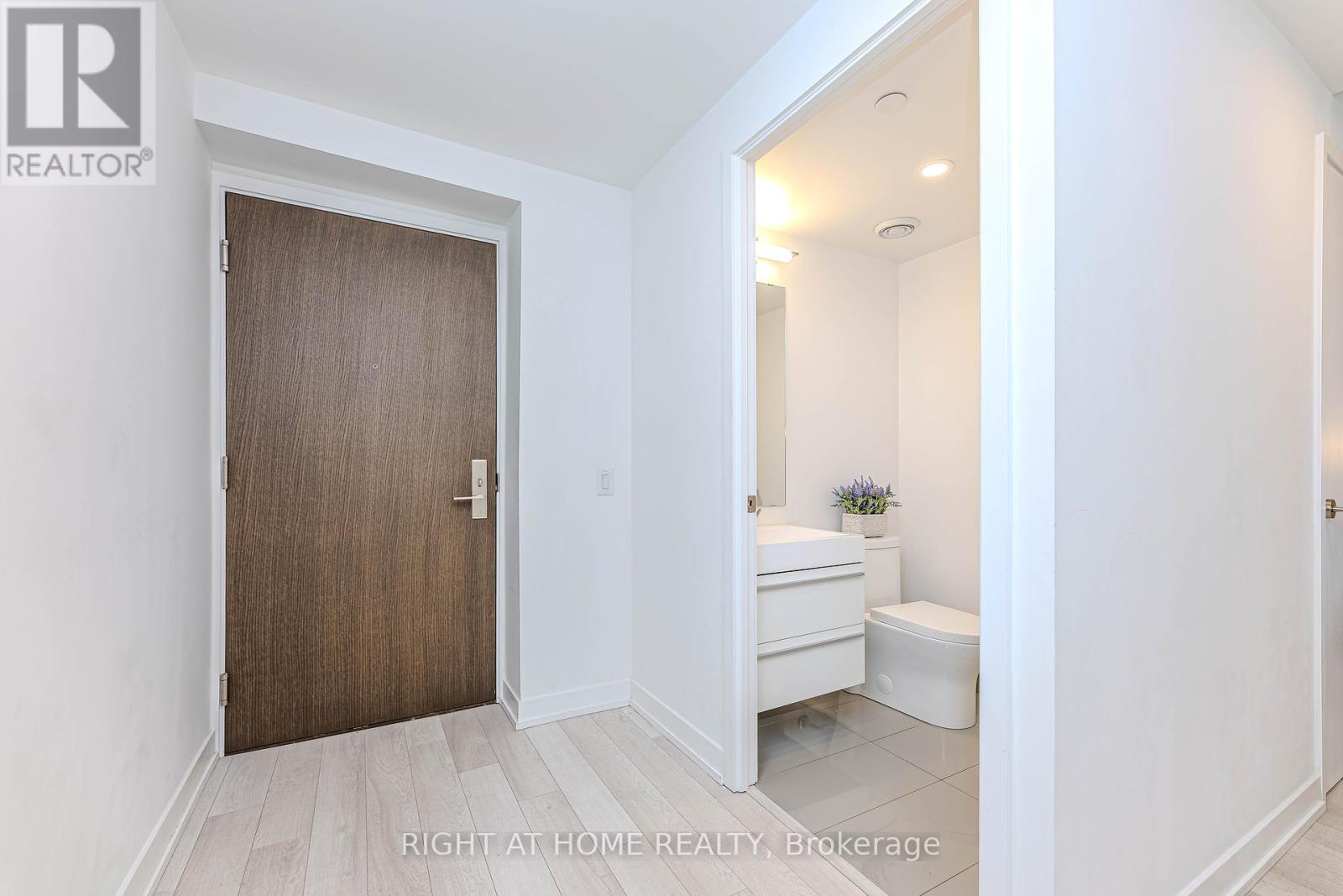 1301 - 39 Roehampton Avenue, Toronto, Ontario  M4P 0G1 - Photo 17 - C12337560