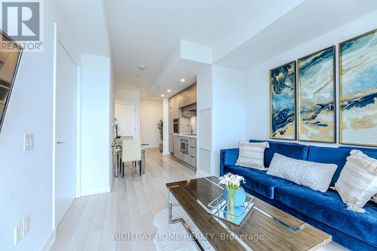 1301 - 39 Roehampton Avenue, Toronto, Ontario  M4P 0G1 - Photo 4 - C12337560