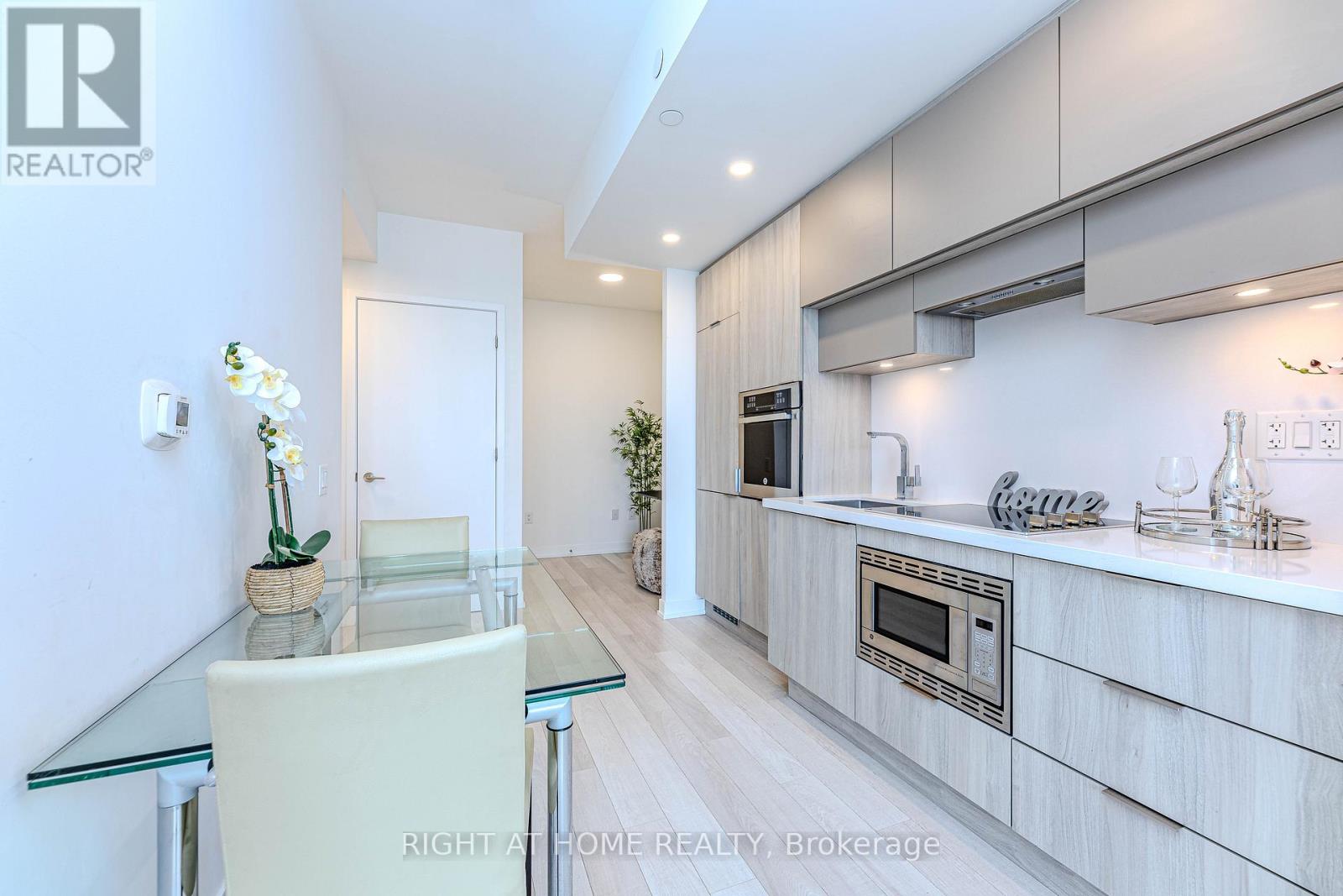 1301 - 39 Roehampton Avenue, Toronto, Ontario  M4P 0G1 - Photo 6 - C12337560
