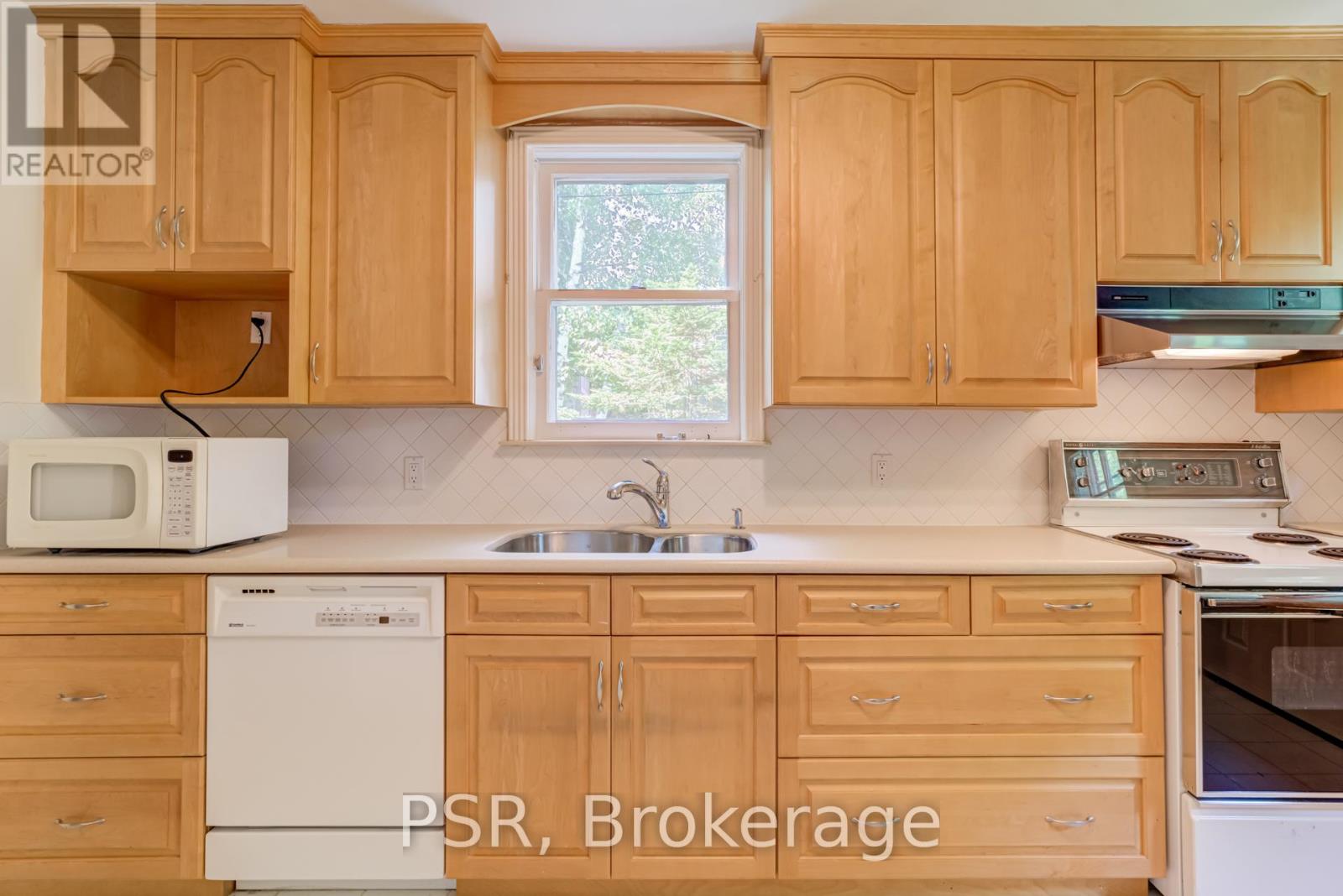 2 Aldbury Gardens, Toronto, Ontario  M4N 1B7 - Photo 8 - C12337662