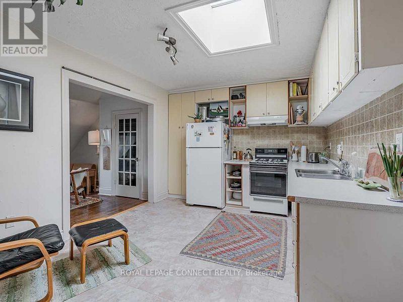 1107 Queen Street E, Toronto, Ontario  M4M 1K7 - Photo 16 - E12337627