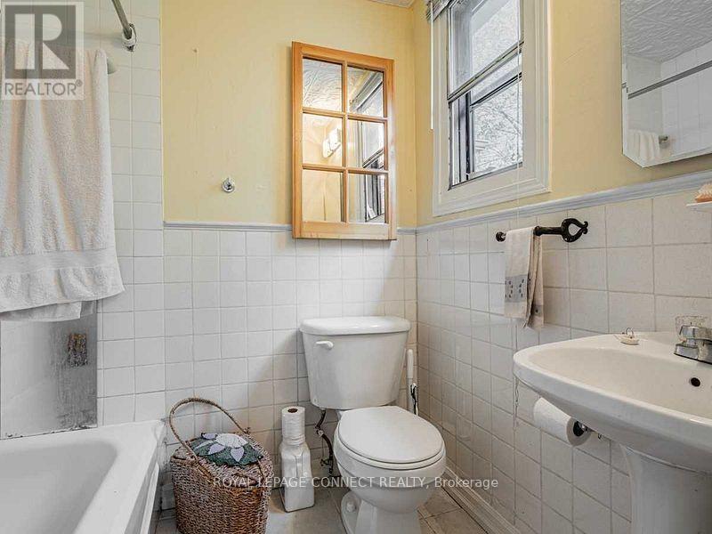 1107 Queen Street E, Toronto, Ontario  M4M 1K7 - Photo 17 - E12337627