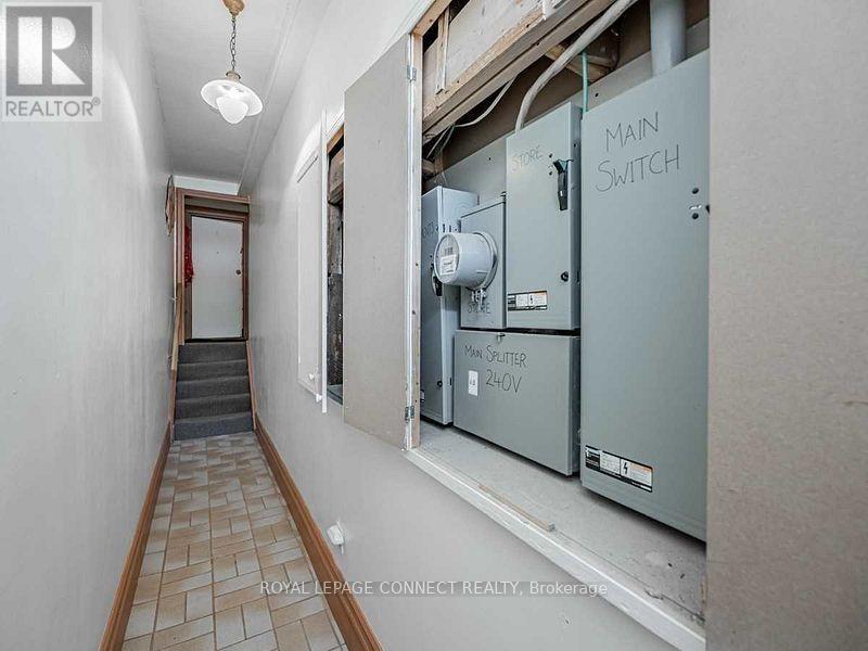 1107 Queen Street E, Toronto, Ontario  M4M 1K7 - Photo 7 - E12337627