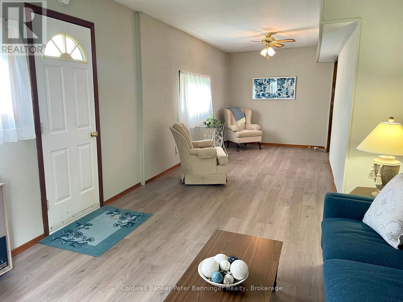 105 Mcgivern Street W, Brockton, Ontario  N0G 2V0 - Photo 3 - X12337667