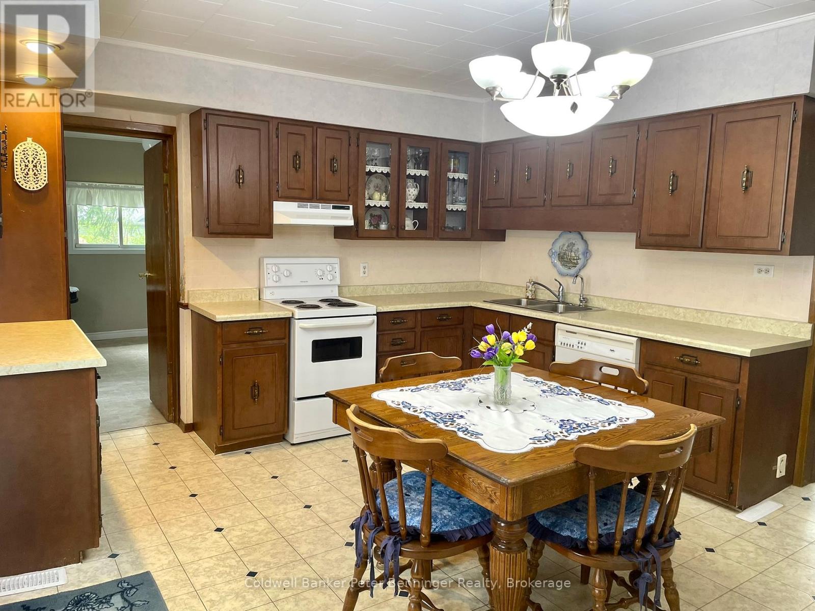 105 Mcgivern Street W, Brockton, Ontario  N0G 2V0 - Photo 8 - X12337667